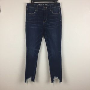 American Eagle Hi-Rise Jegging distressed bottom
